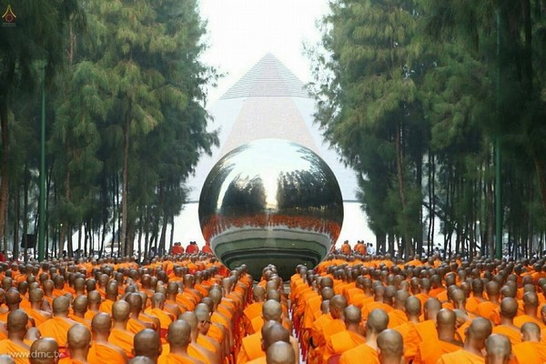 Thái Lan: Hình ảnh Tu viện Wat Phra Dhammakaya tổ chức cuộc Hành hương vì hòa bình