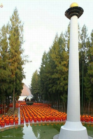 Thái Lan: Hình ảnh Tu viện Wat Phra Dhammakaya tổ chức cuộc Hành hương vì hòa bình
