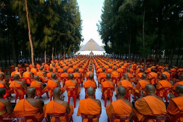 Thái Lan: Hình ảnh Tu viện Wat Phra Dhammakaya tổ chức cuộc Hành hương vì hòa bình