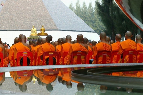 Thái Lan: Hình ảnh Tu viện Wat Phra Dhammakaya tổ chức cuộc Hành hương vì hòa bình