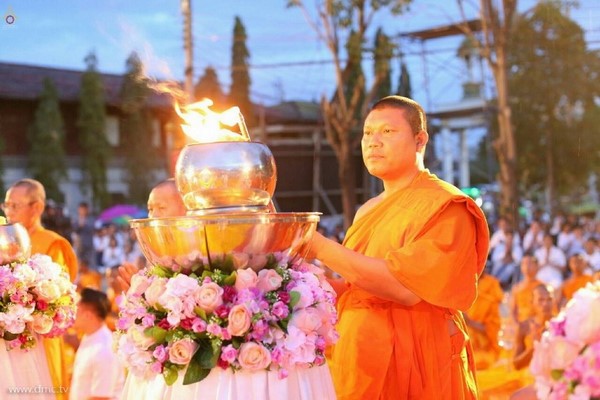 Thái Lan: Chùm ảnh diễu hành quanh Phố phường dịp kỷ niệm ngày Phật Thành đạo