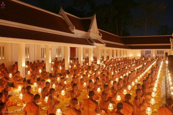 Thái Lan: Chùm ảnh diễu hành quanh Phố phường dịp kỷ niệm ngày Phật Thành đạo