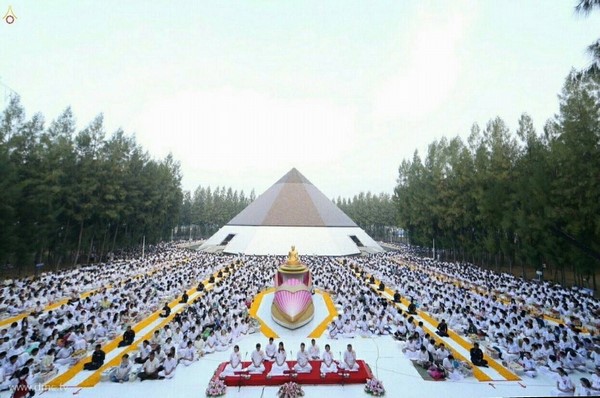 Thái Lan: Hình ảnh Tu viện Wat Phra Dhammakaya tổ chức cuộc Hành hương vì hòa bình