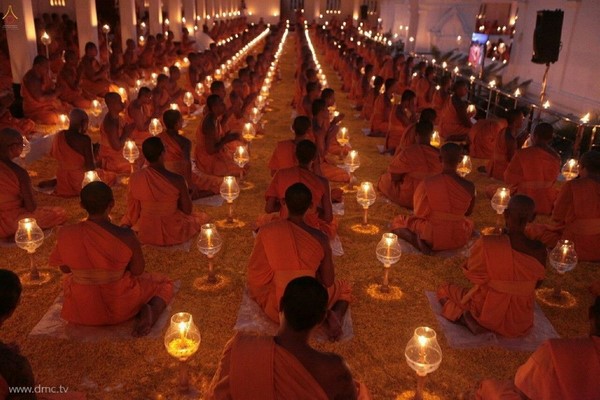 Thái Lan: Chùm ảnh diễu hành quanh Phố phường dịp kỷ niệm ngày Phật Thành đạo