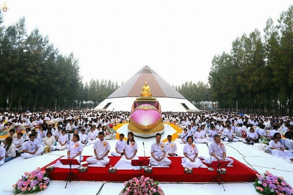 Thái Lan: Hình ảnh Tu viện Wat Phra Dhammakaya tổ chức cuộc Hành hương vì hòa bình