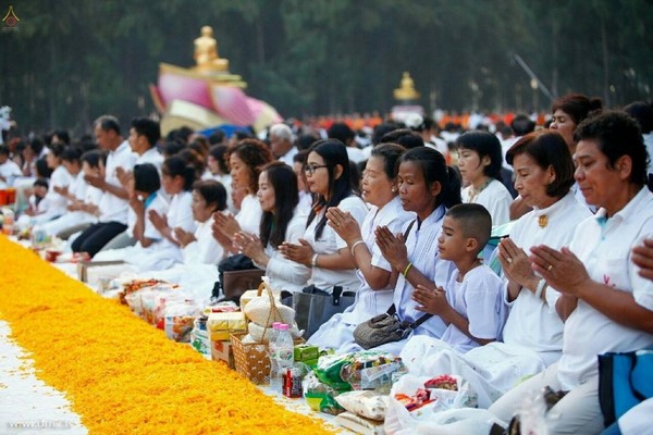 Thái Lan: Hình ảnh Tu viện Wat Phra Dhammakaya tổ chức cuộc Hành hương vì hòa bình