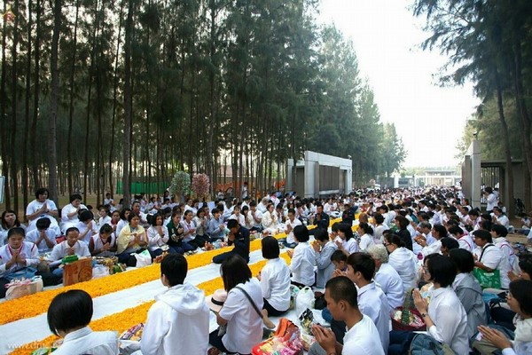 Thái Lan: Hình ảnh Tu viện Wat Phra Dhammakaya tổ chức cuộc Hành hương vì hòa bình