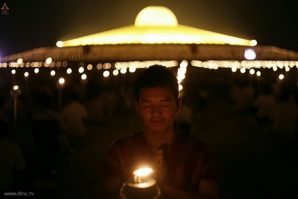 Thái Lan: Chùm ảnh thiêng liêng lễ Magha Puja tại tu viện Wat Dhammakaya