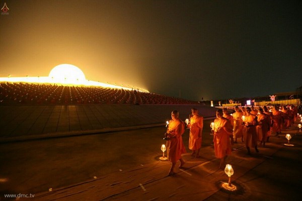 Thái Lan: Chùm ảnh thiêng liêng lễ Magha Puja tại tu viện Wat Dhammakaya