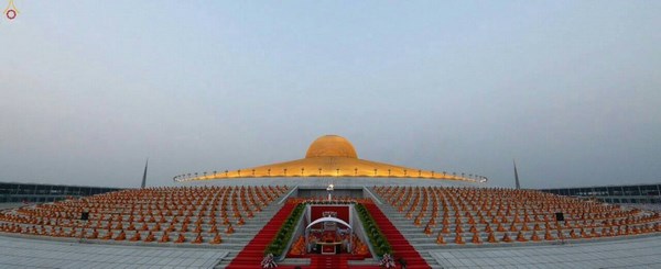 Thái Lan: Chùm ảnh thiêng liêng lễ Magha Puja tại tu viện Wat Dhammakaya