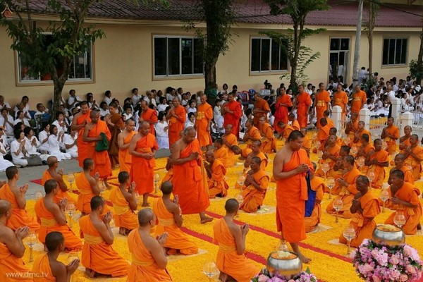 Thái Lan: Chùm ảnh diễu hành quanh Phố phường dịp kỷ niệm ngày Phật Thành đạo