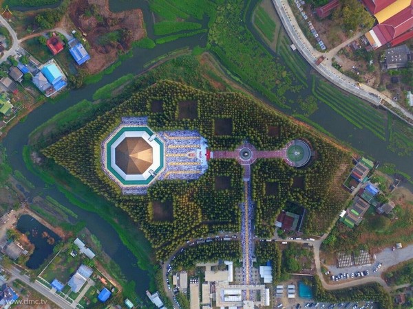 Thái Lan: Hình ảnh Tu viện Wat Phra Dhammakaya tổ chức cuộc Hành hương vì hòa bình
