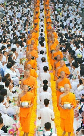 Thái Lan: Hình ảnh Tu viện Wat Phra Dhammakaya tổ chức cuộc Hành hương vì hòa bình
