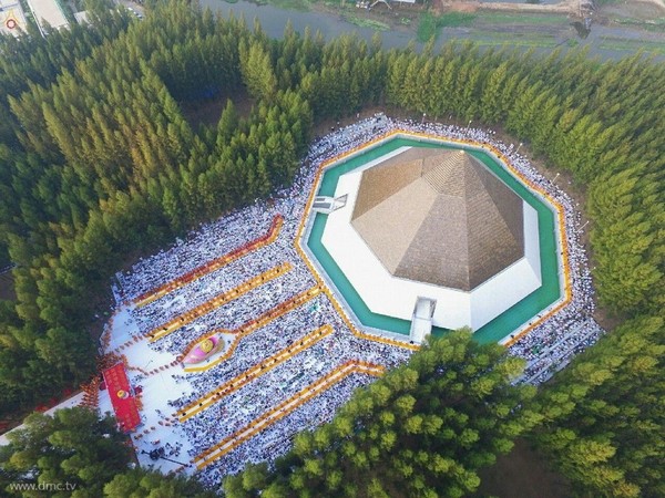 Thái Lan: Hình ảnh Tu viện Wat Phra Dhammakaya tổ chức cuộc Hành hương vì hòa bình