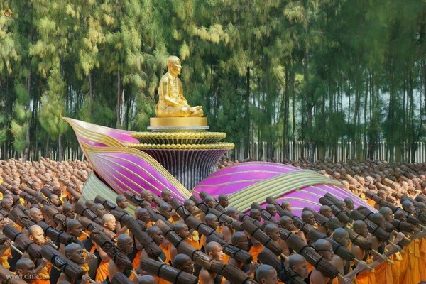 Thái Lan: Hình ảnh Tu viện Wat Phra Dhammakaya tổ chức cuộc Hành hương vì hòa bình