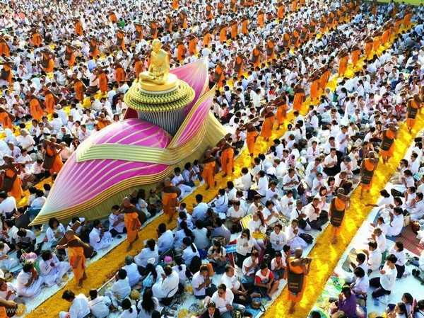 Thái Lan: Hình ảnh Tu viện Wat Phra Dhammakaya tổ chức cuộc Hành hương vì hòa bình