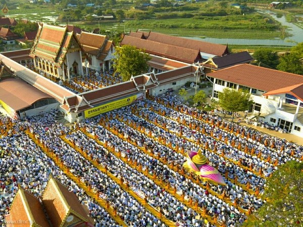 Thái Lan: Hình ảnh Tu viện Wat Phra Dhammakaya tổ chức cuộc Hành hương vì hòa bình