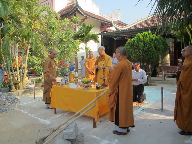 Lễ đặt đá xây dựng gác chuông chùa Linh Quang