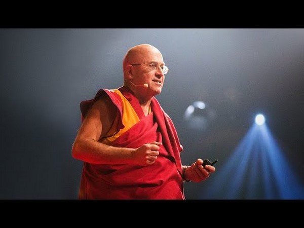 Hòa thượng Matthieu Ricard chia sẻ về Robot