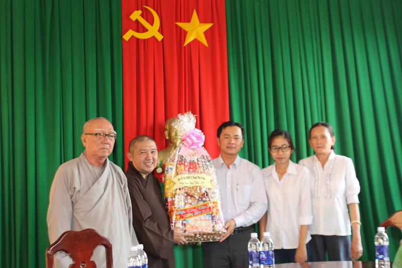 Phật Giáo Sa Đéc: Chúc Tết Lãnh Đạo Thành Phố