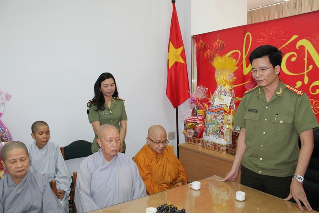 Phân ban Ni giới T.Ư chúc tết lãnh đạo GHPGVN và các cấp chính quyền