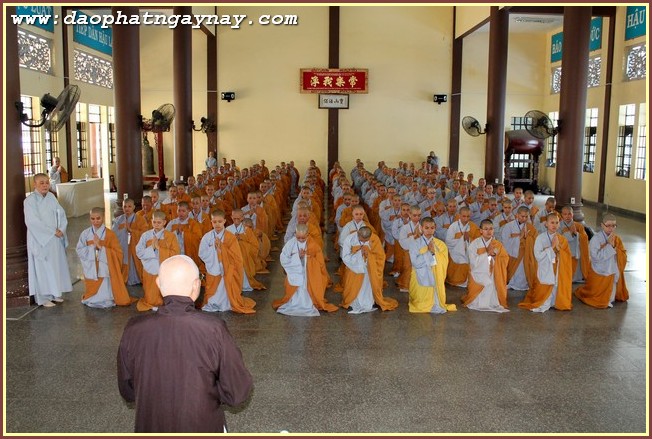 Bình Dương: Đại Giới Đàn Trí Tịnh - Ngày thứ 2 : Giới tử phát lồ sám hối và thọ giới