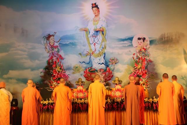 Thái Bình: Lễ hội hoa đăng vía Quan Thế Âm Bồ tát tại chùa Đại Bi