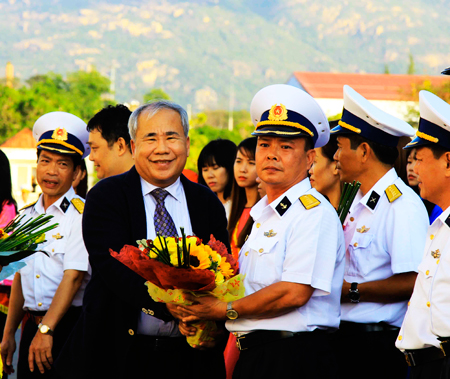 Khánh Hòa:  Ba Thầy lên đường ra Trường Sa làm trụ trì