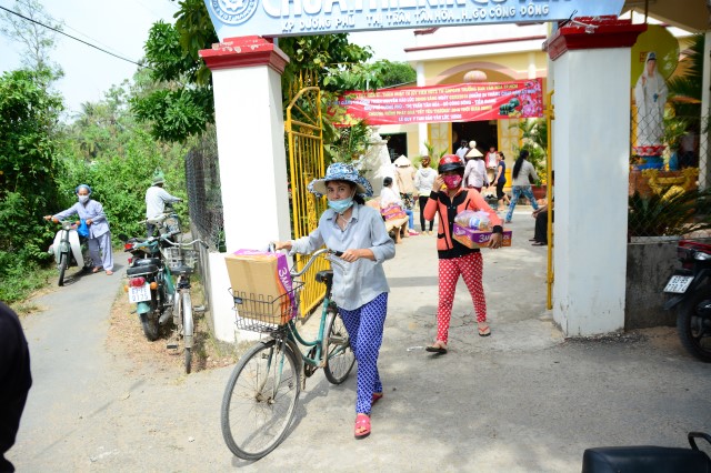 Quỹ Đạo Phật Ngày Nay: Trao tặng Quà Tết Yêu Thương  tại Gò Công (C66)