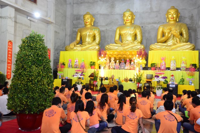 Quỹ Đạo Phật Ngày Nay: Di Lặc du xuân đến với người nghèo đêm giao thừa