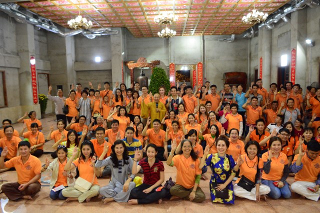 Quỹ Đạo Phật Ngày Nay: Di Lặc du xuân đến với người nghèo đêm giao thừa