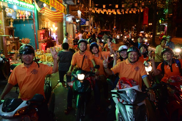 Quỹ Đạo Phật Ngày Nay: Di Lặc du xuân đến với người nghèo đêm giao thừa