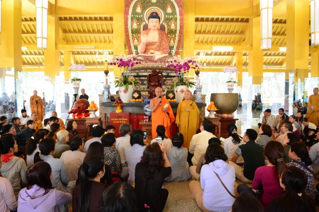 Chùa Giác Ngộ: 1000 Phật tử hành hương thập tự đầu năm Bính Thân 2016