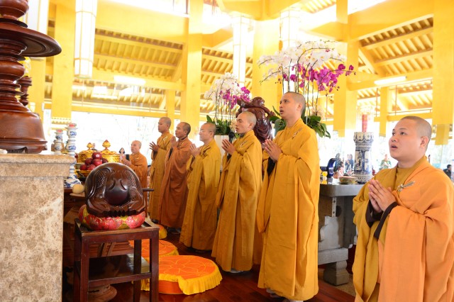 Chùa Giác Ngộ: 1000 Phật tử hành hương thập tự đầu năm Bính Thân 2016