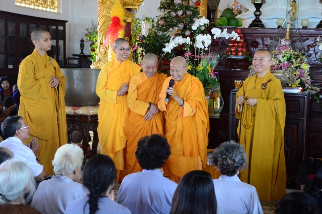 Chùa Giác Ngộ: 1000 Phật tử hành hương thập tự đầu năm Bính Thân 2016