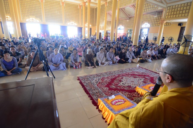Chùa Giác Ngộ: 1000 Phật tử hành hương thập tự đầu năm Bính Thân 2016