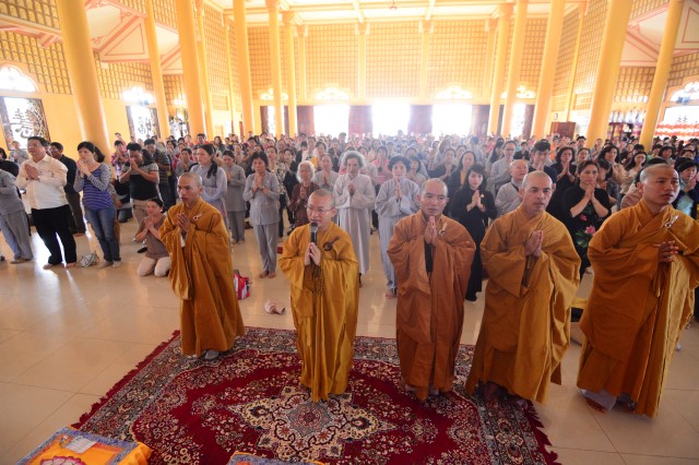 Chùa Giác Ngộ: 1000 Phật tử hành hương thập tự đầu năm Bính Thân 2016