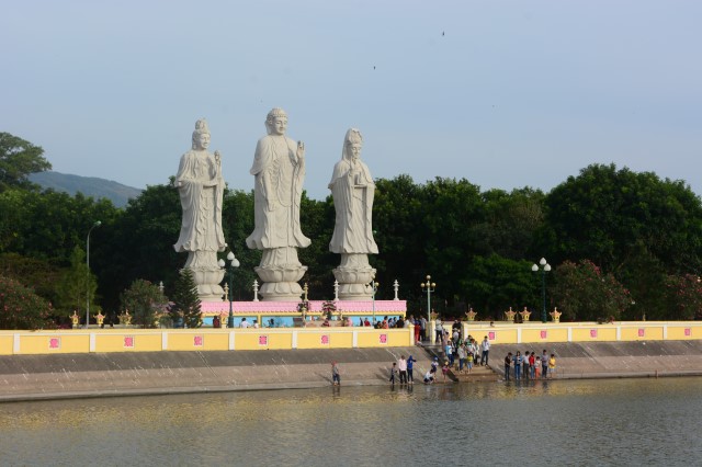 Chùa Giác Ngộ: 1000 Phật tử hành hương thập tự đầu năm Bính Thân 2016