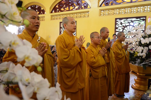 Chùa Giác Ngộ: 1000 Phật tử hành hương thập tự đầu năm Bính Thân 2016