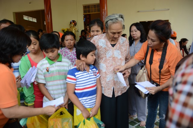 Quỹ Đạo Phật Ngày Nay: Khánh thành “Nhịp Cầu Yêu Thương 5” và trao tặng “Quà Tết Yêu Thương 2016” (C59)