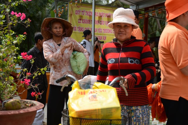 Quỹ Đạo Phật Ngày Nay: Khánh thành “Nhịp Cầu Yêu Thương 5” và trao tặng “Quà Tết Yêu Thương 2016” (C59)