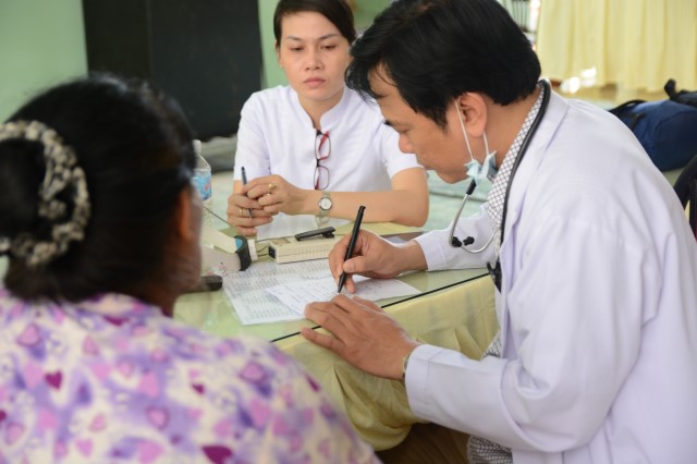 Quỹ Đạo Phật Ngày Nay: Khánh thành “Nhịp Cầu Yêu Thương 5” và trao tặng “Quà Tết Yêu Thương 2016” (C59)