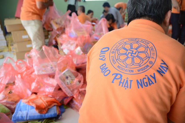 Quỹ Đạo Phật Ngày Nay: Khánh thành “Nhịp Cầu Yêu Thương 5” và trao tặng “Quà Tết Yêu Thương 2016” (C59)