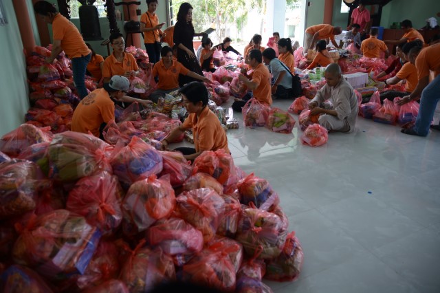 Quỹ Đạo Phật Ngày Nay: Khánh thành “Nhịp Cầu Yêu Thương 5” và trao tặng “Quà Tết Yêu Thương 2016” (C59)