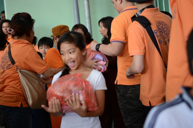 Quỹ Đạo Phật Ngày Nay: Khánh thành “Nhịp Cầu Yêu Thương 5” và trao tặng “Quà Tết Yêu Thương 2016” (C59)