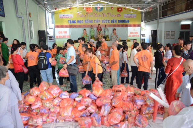 Quỹ Đạo Phật Ngày Nay: Khánh thành “Nhịp Cầu Yêu Thương 5” và trao tặng “Quà Tết Yêu Thương 2016” (C59)