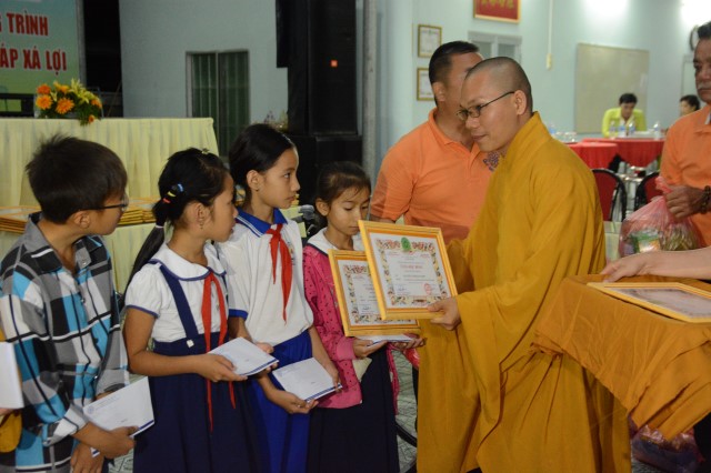 Quỹ Đạo Phật Ngày Nay: Khánh thành “Nhịp Cầu Yêu Thương 5” và trao tặng “Quà Tết Yêu Thương 2016” (C59)