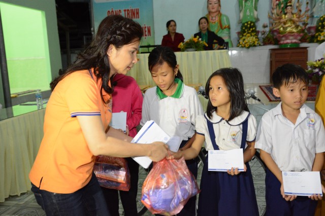 Quỹ Đạo Phật Ngày Nay: Khánh thành “Nhịp Cầu Yêu Thương 5” và trao tặng “Quà Tết Yêu Thương 2016” (C59)
