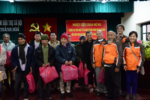 Quỹ Đạo Phật Ngày Nay: Trao tặng quà tết tại Hà Tĩnh và Thanh Hóa