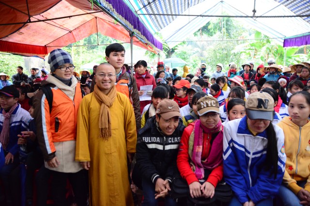 Quỹ Đạo Phật Ngày Nay: Trao tặng quà tết tại Hà Tĩnh và Thanh Hóa